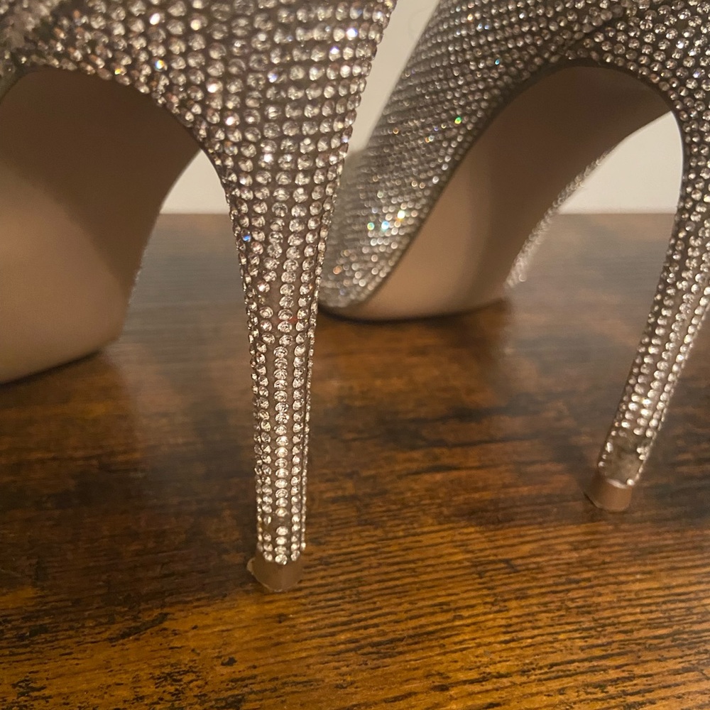 Pumps - Picture 3 of 6